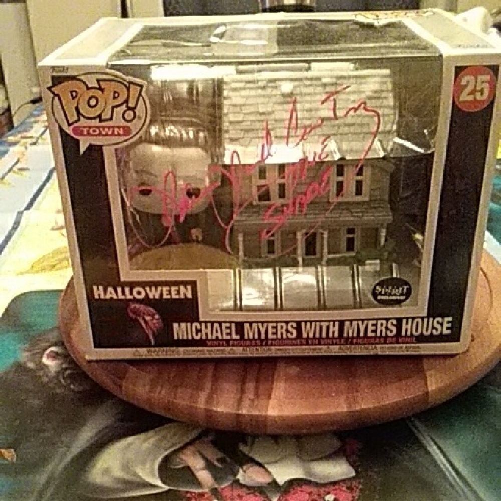 Funko Halloween Michael Myers with Meyers House Autographed
